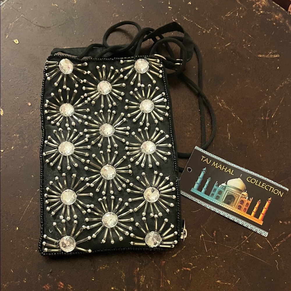 Bamboo Traders Black and Silver Crossbody Bag 28